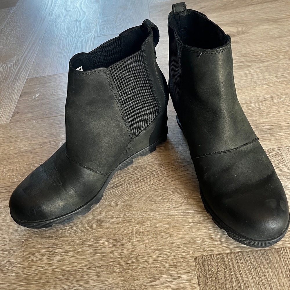 Sorel Black Ribbed Ankle Boots